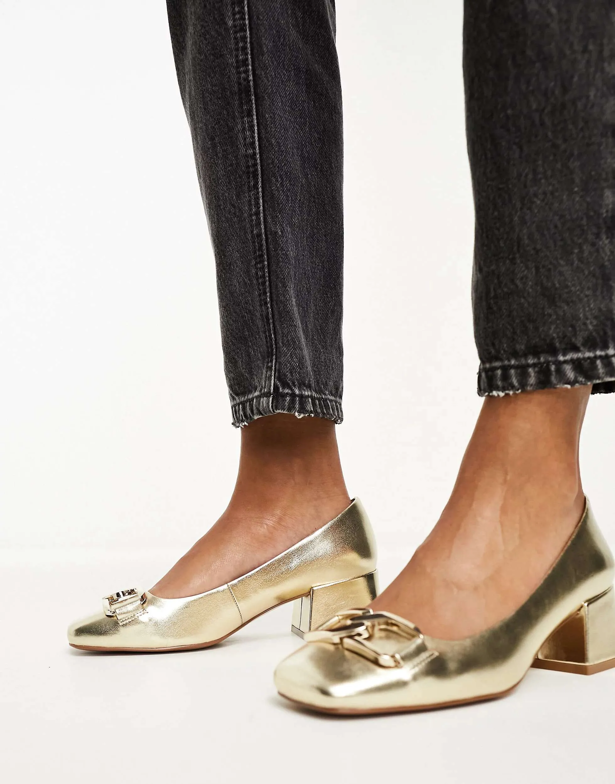 ASOS Skylar Mid Heel With Chain In Gold