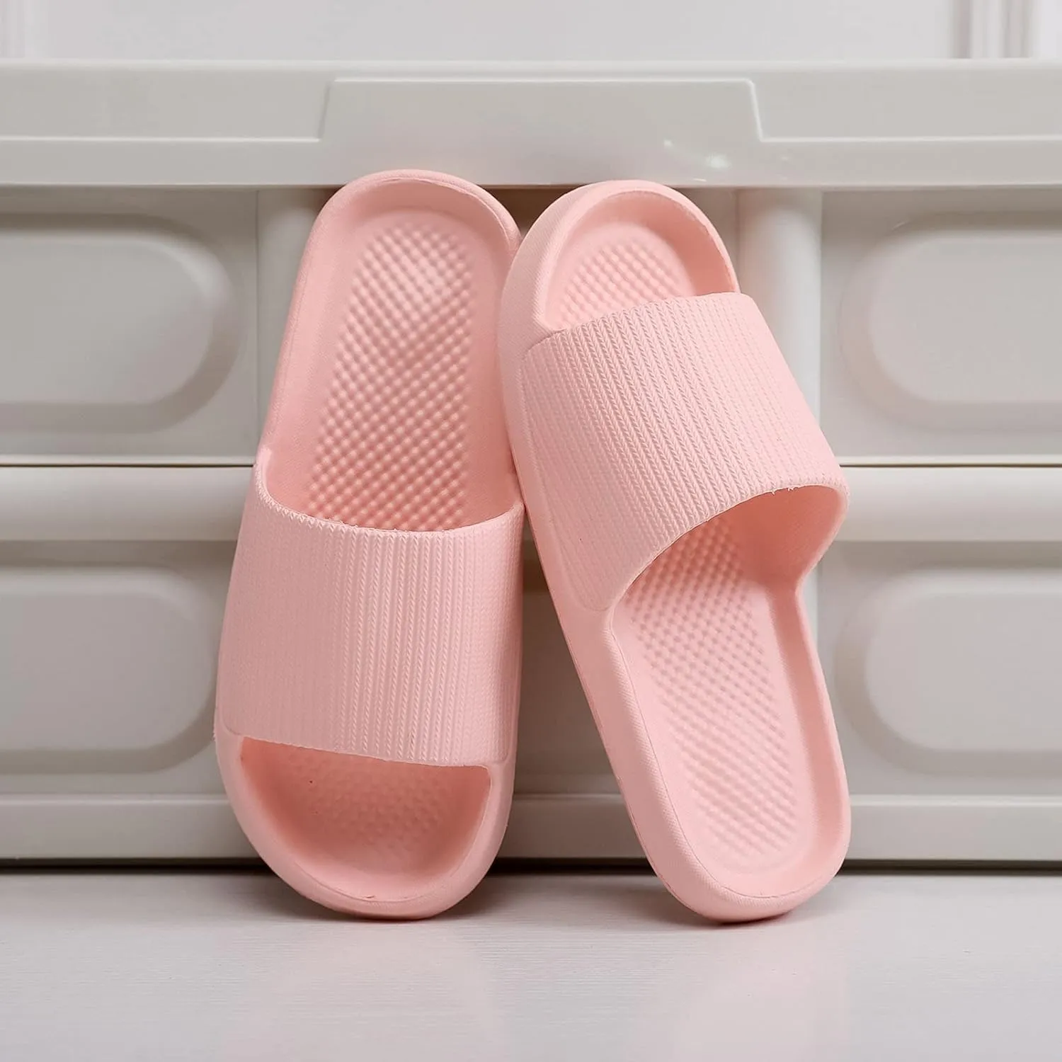 Cloud Slippers for Men Womens Slides Mens Shower Shoes Slides for Women Beach Indoor Public Slippers