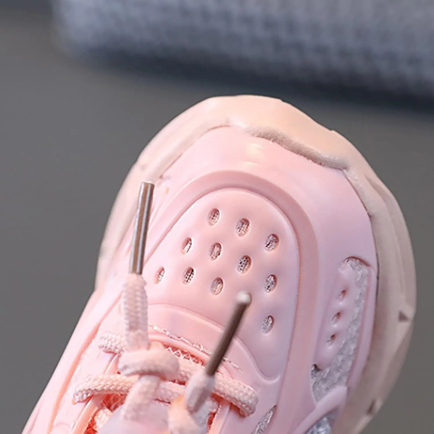 Kids Light Up Flashing Sneakers, Boys Girls Athletic Shoes with Strap, Fashionable Cute Running Training Shoes