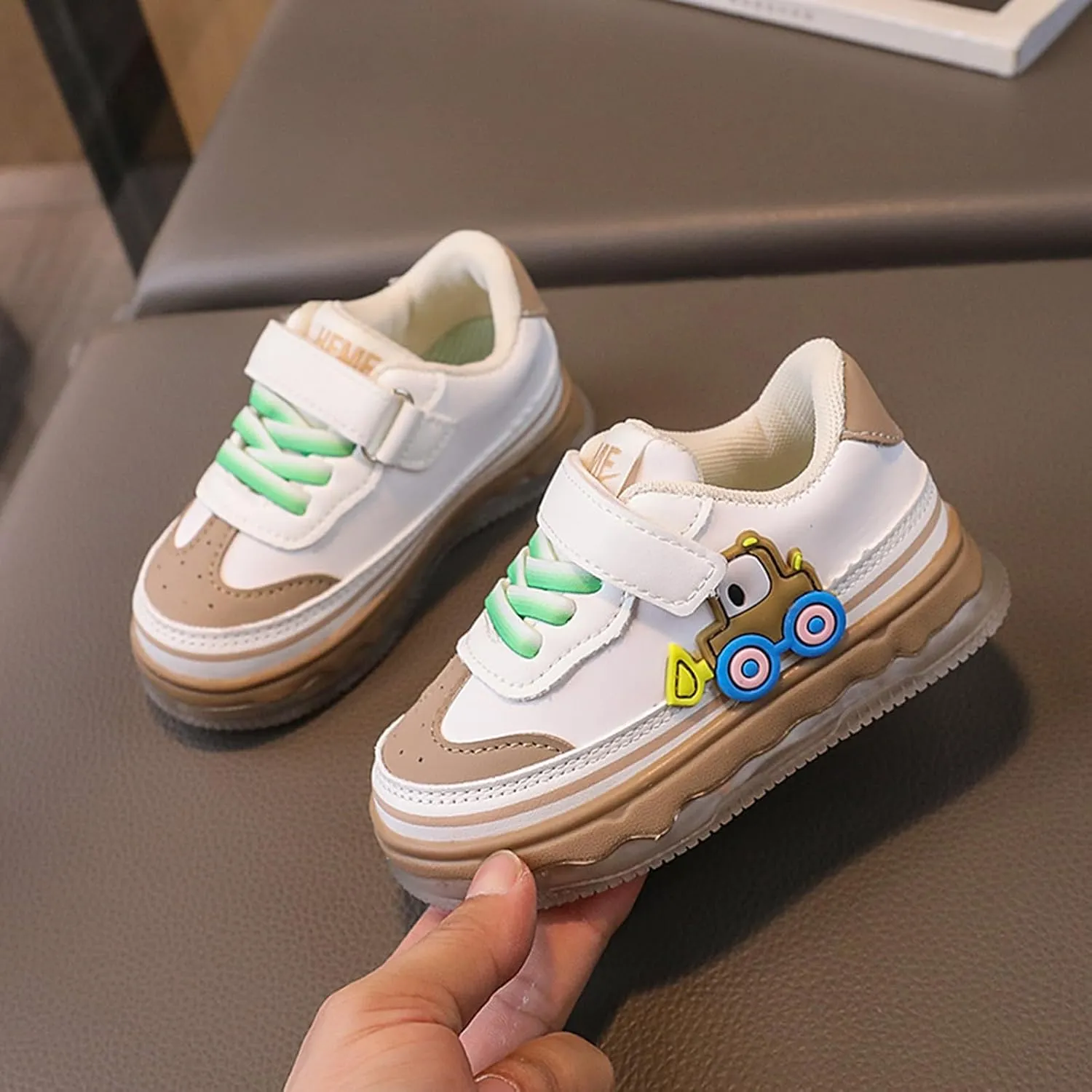 Kids Light Up Flashing Sneakers Lightweight Luminous Shoes Lace-Up Athletic Running Sneakers for Boys Girls Sport