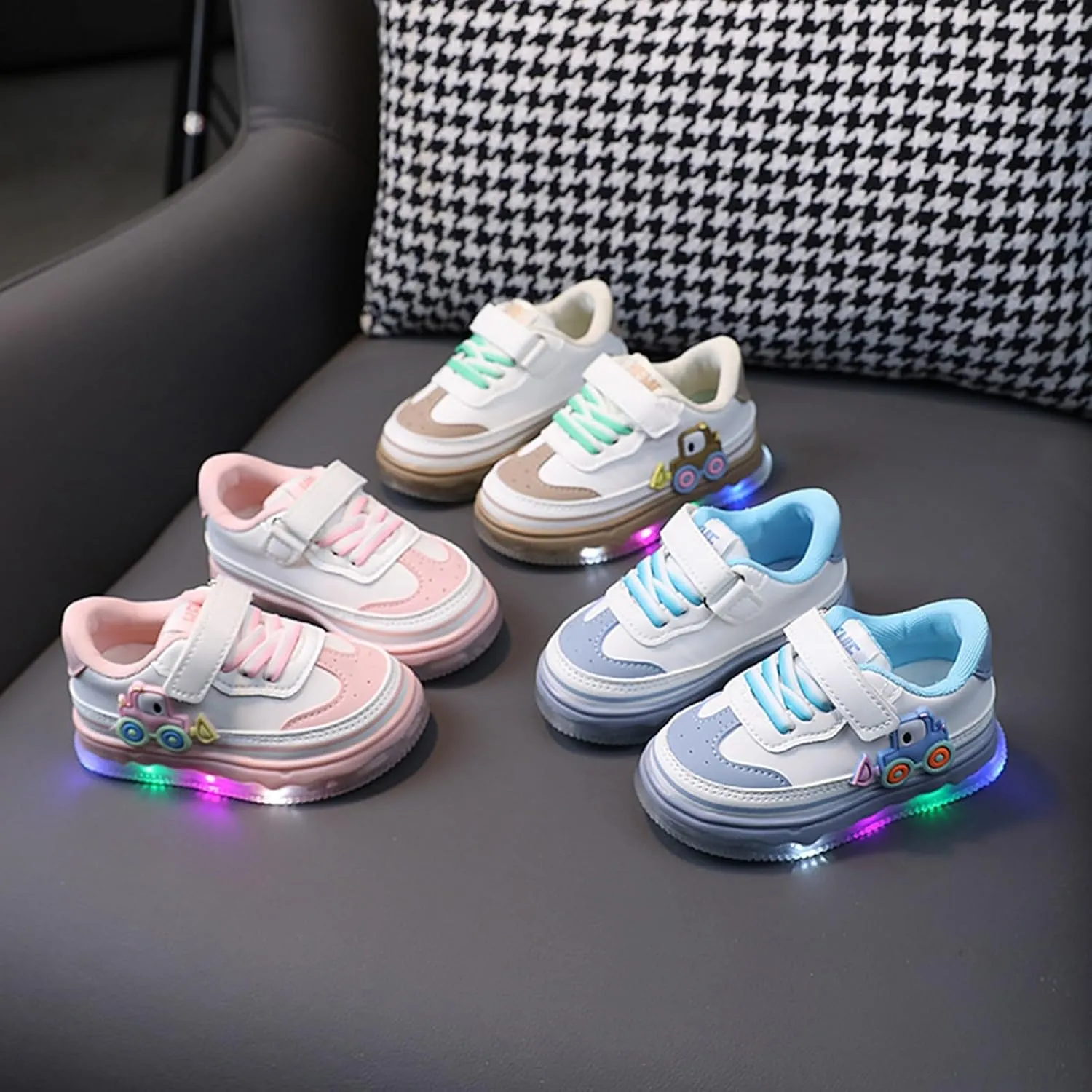Kids Light Up Flashing Sneakers Lightweight Luminous Shoes Lace-Up Athletic Running Sneakers for Boys Girls Sport