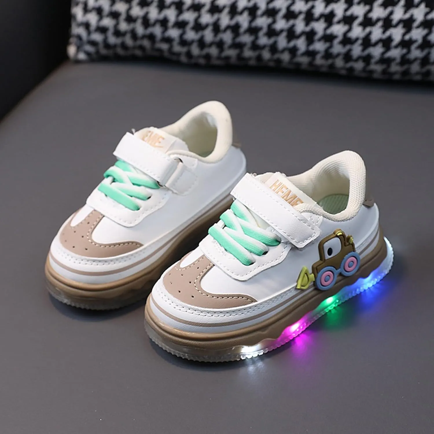 Kids Light Up Flashing Sneakers Lightweight Luminous Shoes Lace-Up Athletic Running Sneakers for Boys Girls Sport