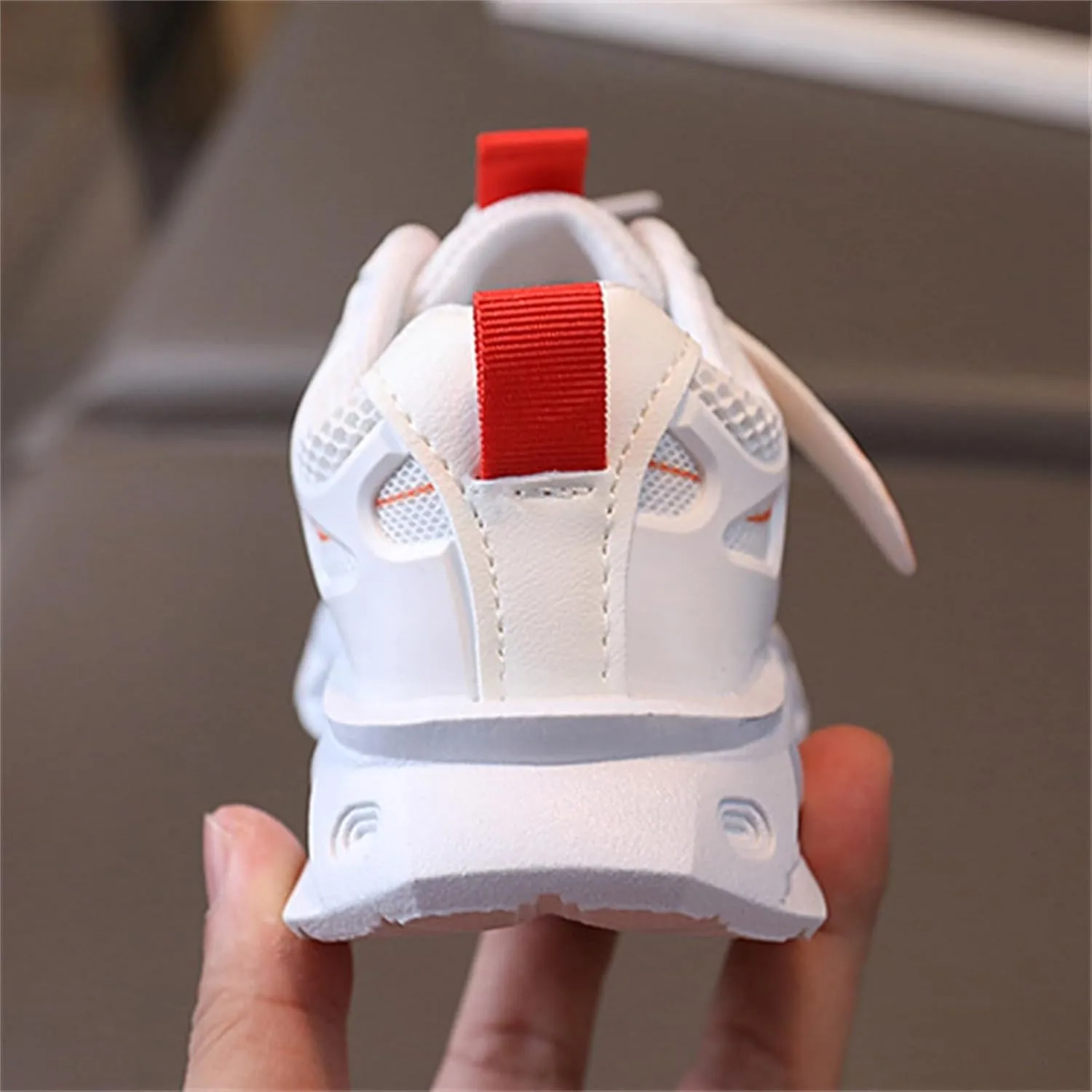 Kids Light Up Sneakers Boys Girls Soft Sole Breathable Sport Shoes LED Glowing Luminous Tennis Sneakers for Outdoor