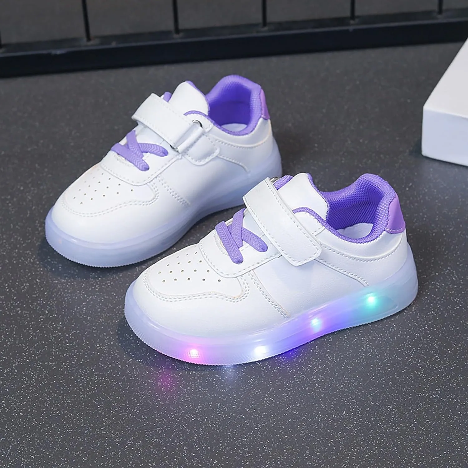 Kids Light Up Sneakers LED Flashing Tennis Shoes for Boys Girls Lightweight Breathable Walking Shoes for Toddler