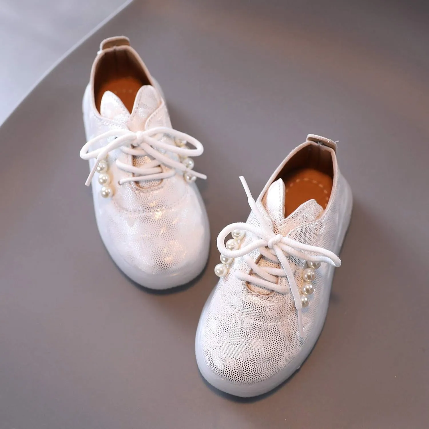 Light Up Shoes for Boys Girls Kids Tennis Sneakers Led Walking Shoes Toddler Flashing Tennis Sneakers with Pearl
