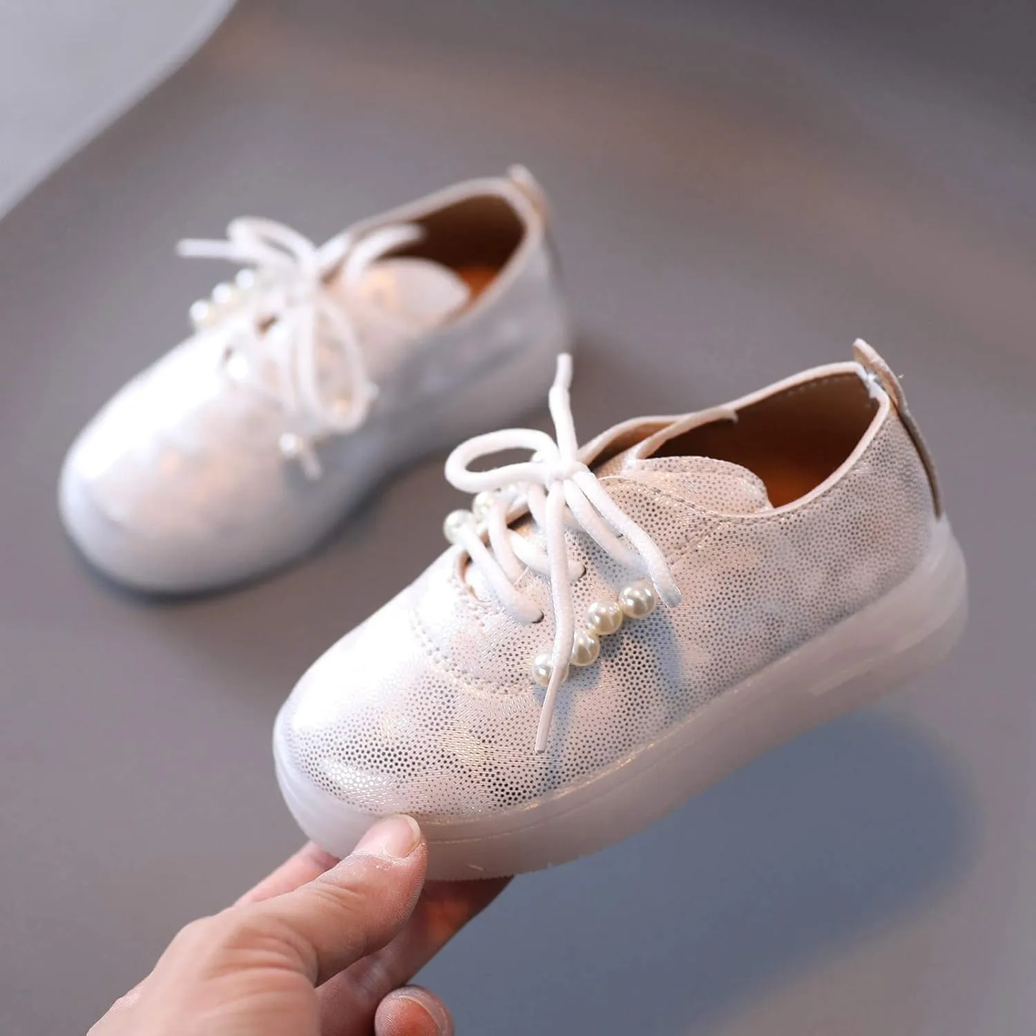 Light Up Shoes for Boys Girls Kids Tennis Sneakers Led Walking Shoes Toddler Flashing Tennis Sneakers with Pearl
