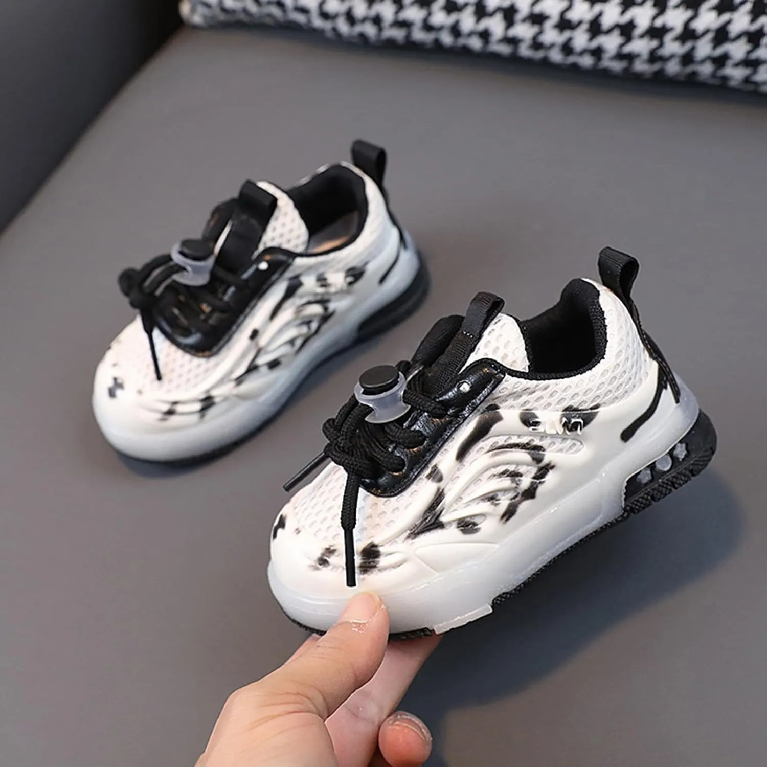 Light Up Shoes for Kids Toddler Flashing Sneaker Adjustable Strap Lightweight Breathable Running Sport Shoes