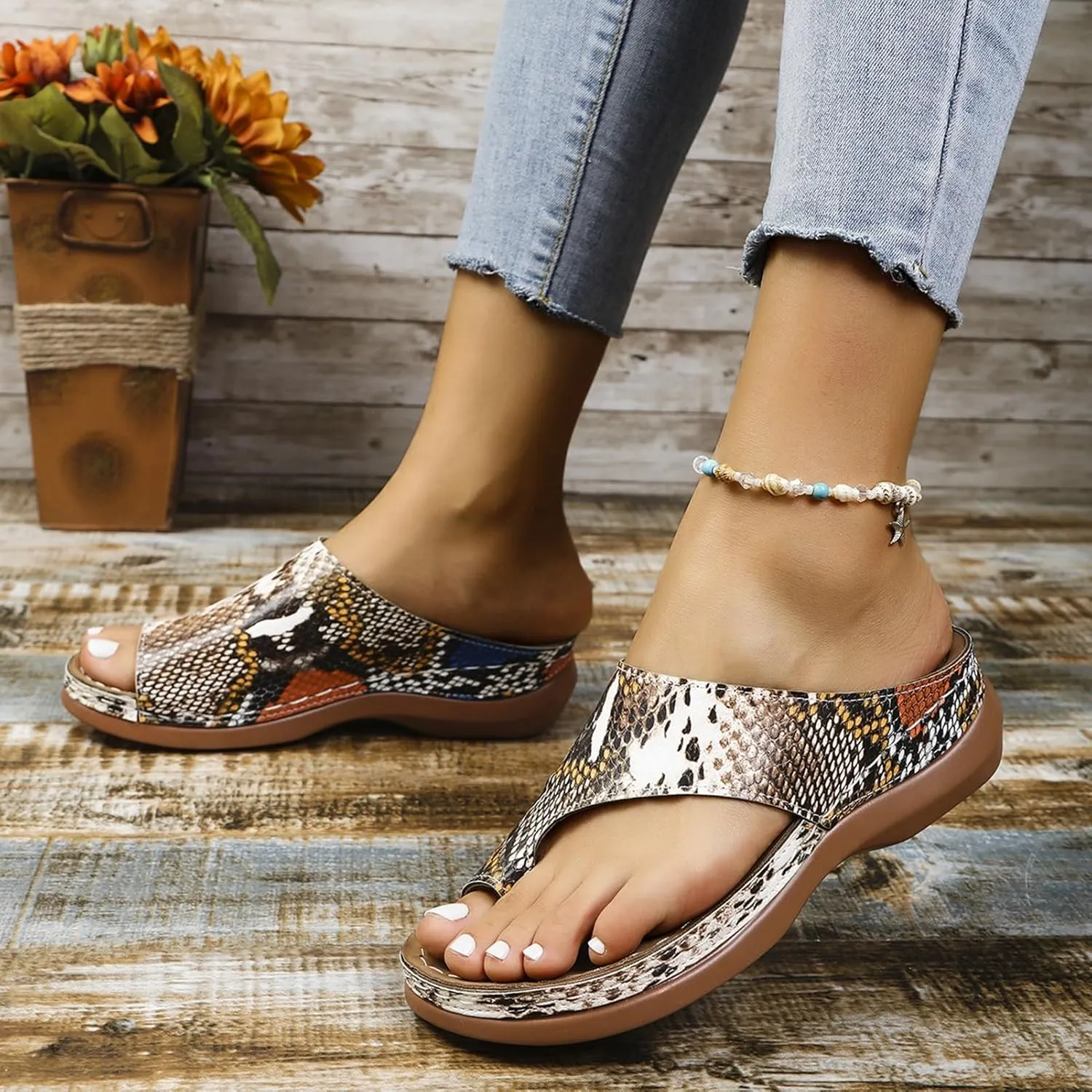 Women's Beach hallux valgus Clip Toe Sandals/Breathable orthopedic flip flops/Summer Comfy Ring Toe Bunion Slippers