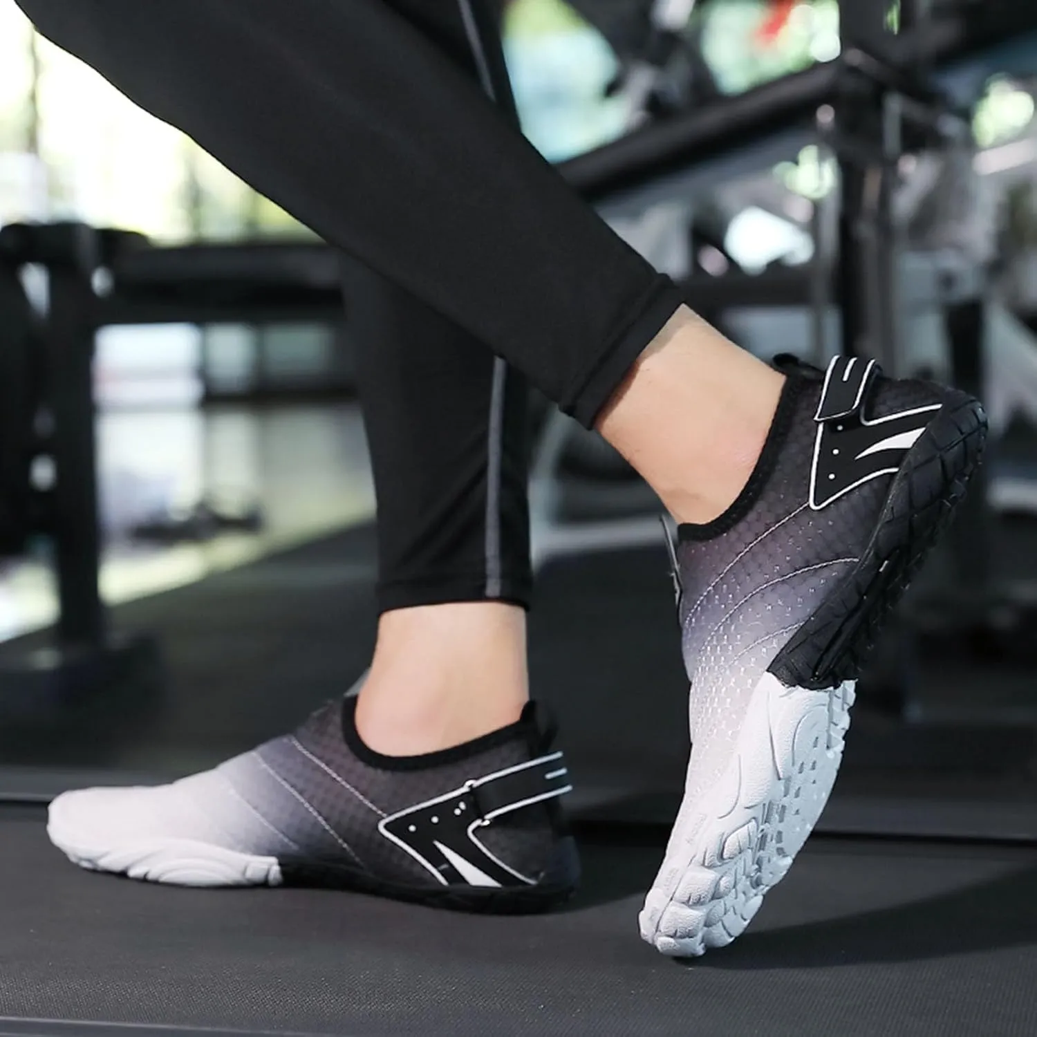 Womens Walking Shoes Slip on Dressy Knitted Non Slip Vintage Wide Running Shoes Breathable Mesh Sports Workout Tennis Shoes Lightweight Fashion Sneakers